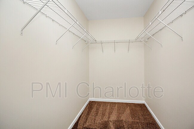 Building Photo - 1815 Butterfly Ln