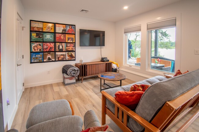 Building Photo - 72 Ridge Rd