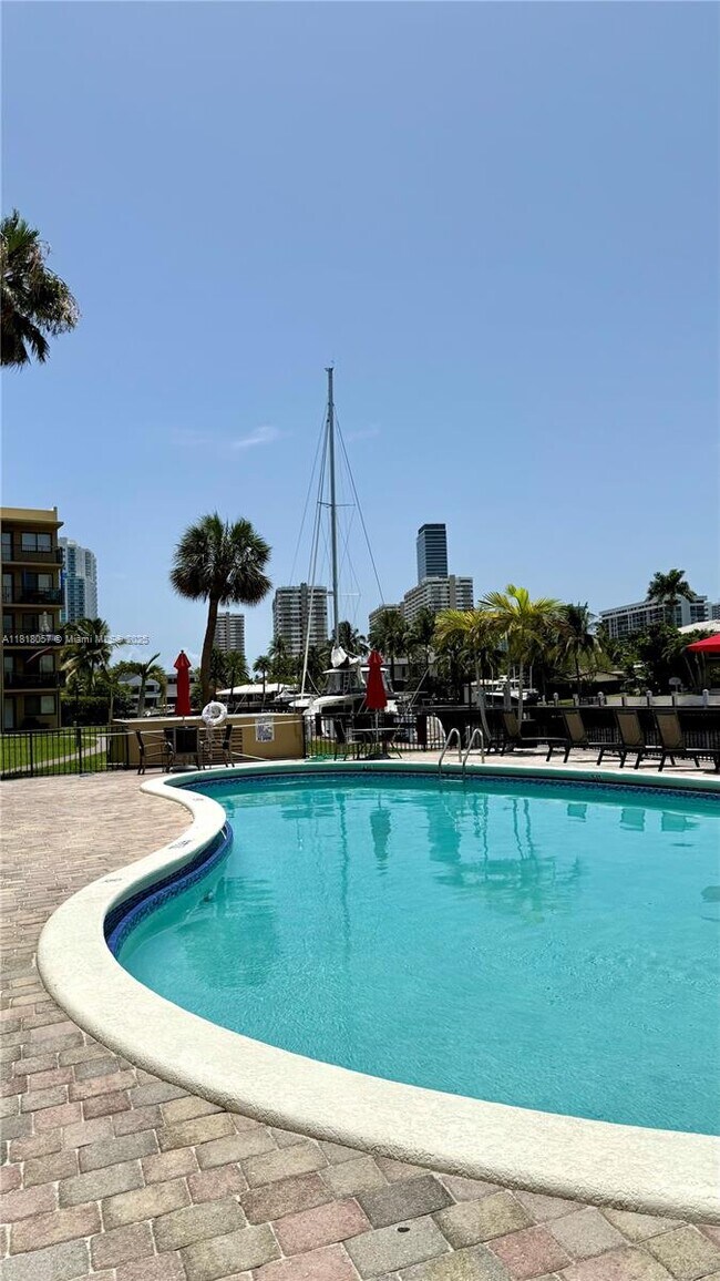 Building Photo - 301 Golden Isles Dr
