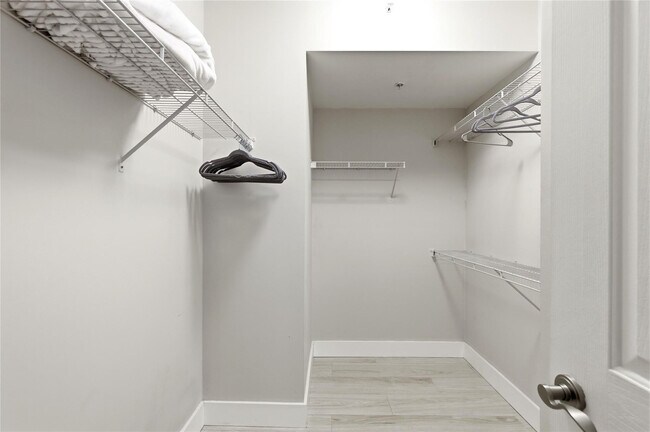 Building Photo - 511 SE 5 Ave