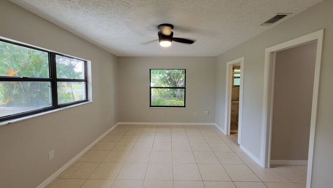 Building Photo - Port St. Lucie single-family home 3 bedroo...