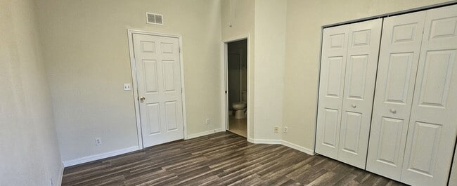 Building Photo - 8050 Pacific Beach Dr