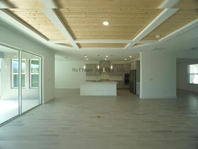 Building Photo - Stunning 5-Bedroom Lakeview Home in River ...