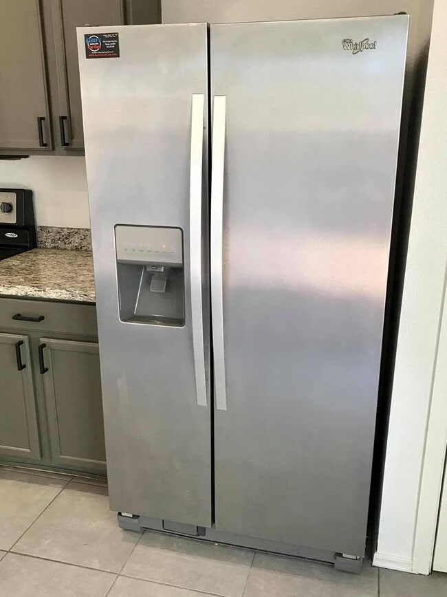 Building Photo - Spacious 3-bedroom plus den in North Phoenix