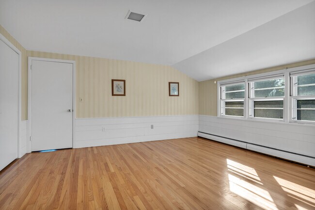 Building Photo - 14 Neptune Ave