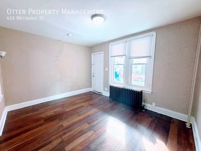 Building Photo - 456 Mechanic St