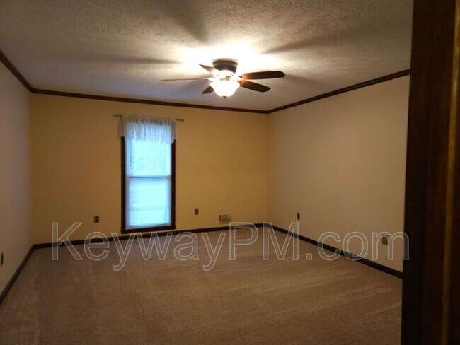 Building Photo - 299 Woodland Dr