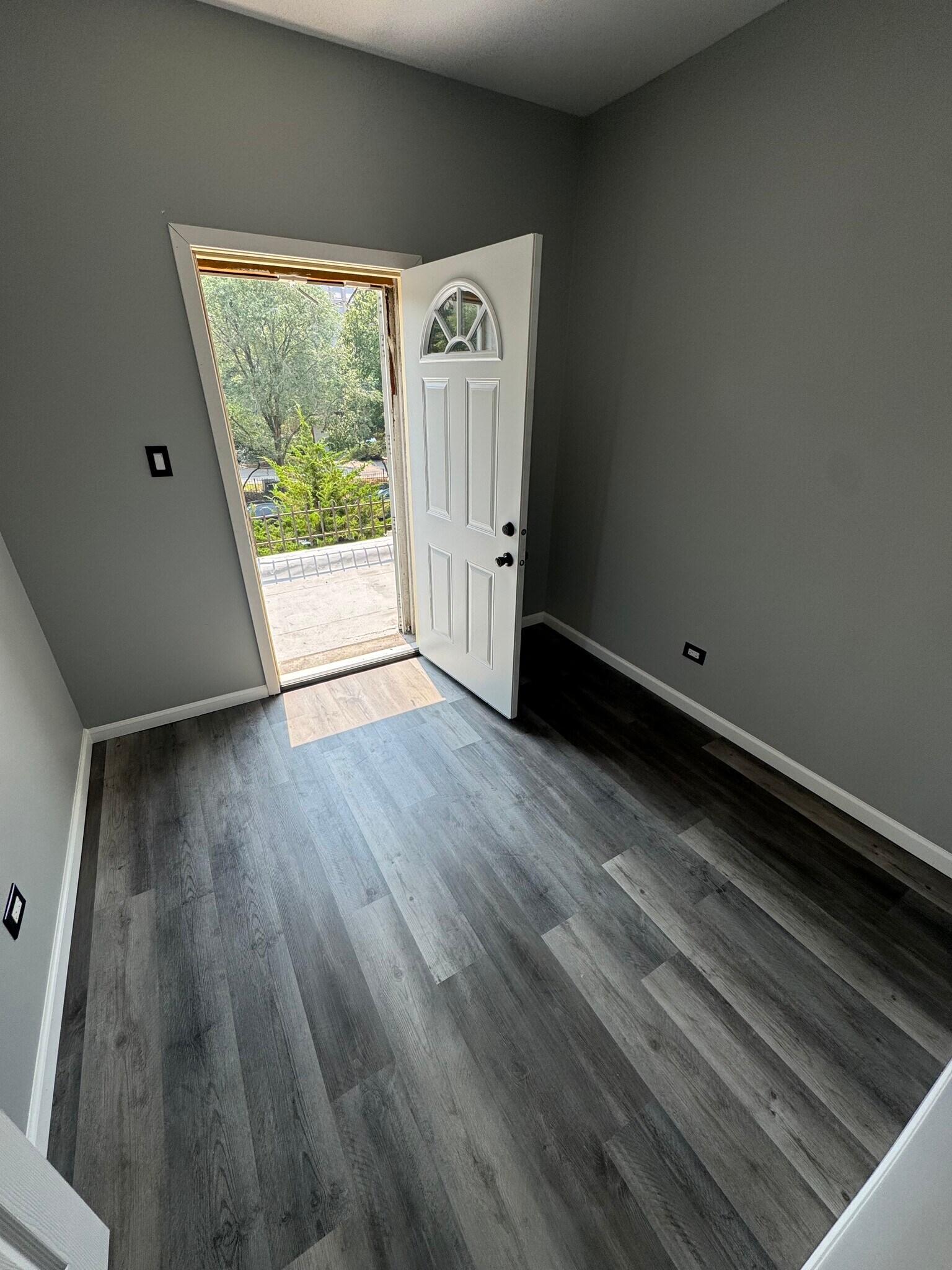 Building Photo - 3320 W Polk St