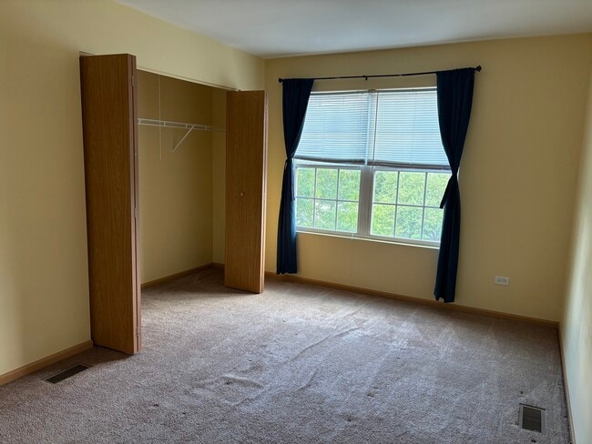 Building Photo - 250 S Alder Creek Dr