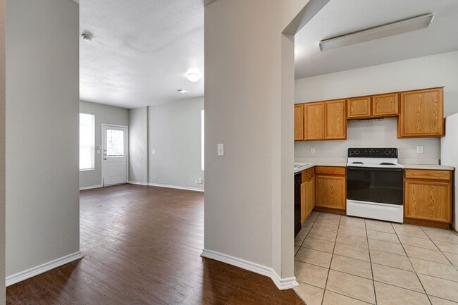 Building Photo - Recently updated 3 bedroom townhome