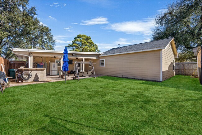 Building Photo - 922 Gilpin St