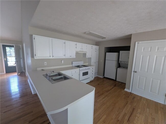 Building Photo - 1995 Holly Cove Rd