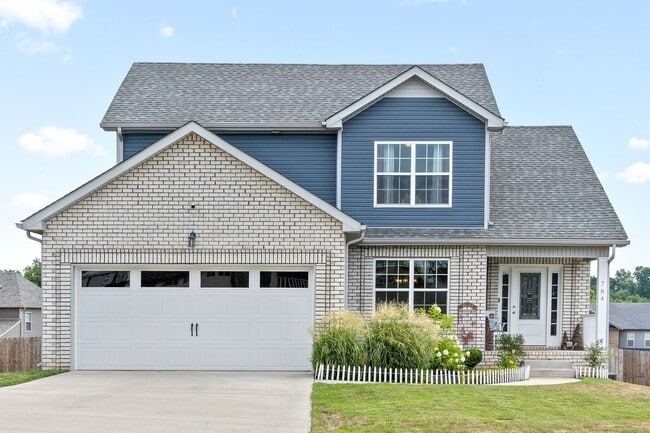 Primary Photo - 784 Crestone Ln