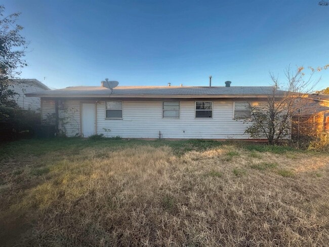 Building Photo - 1807 Westcliff Dr