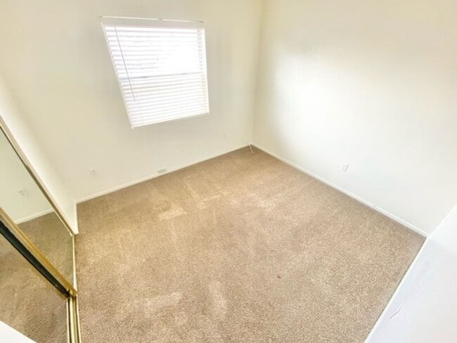 Building Photo - SPECTACULAR 2 STORY HOME 3 BEDROOM 2.5 BAT...