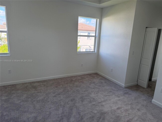 Building Photo - 2426 SE 26th Ln