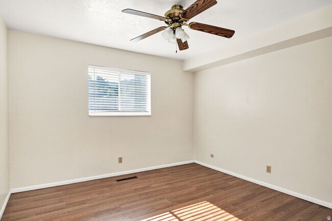 Building Photo - 240 E 400 N
