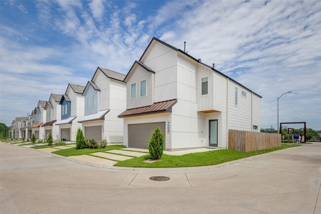 Building Photo - 4402 Santorini Ln