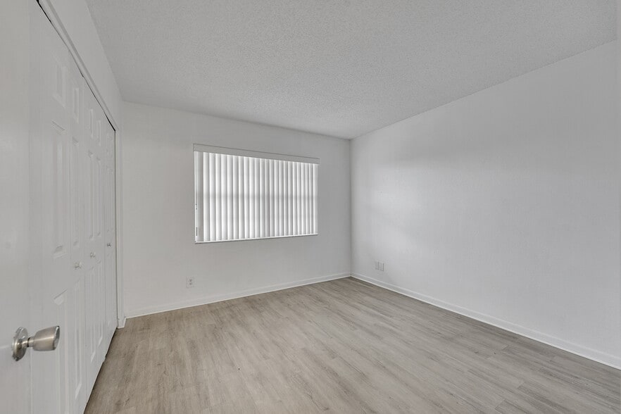 Building Photo - 1200 NW 87th Ave