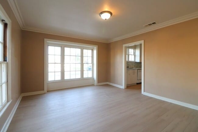 Building Photo - Beautiful Carriage District Rental