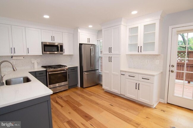 Building Photo - 110 Ingle Pl