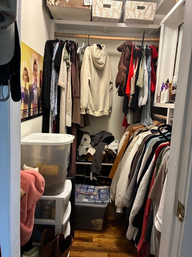 Building Photo - 3 Bedroom home near downtown and campus.