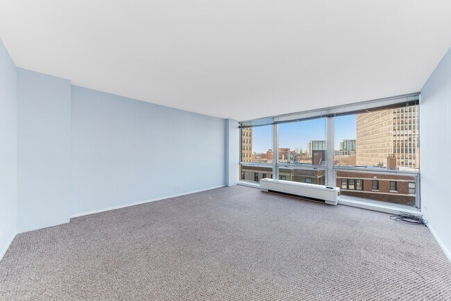 Building Photo - 2400 N Lakeview Ave