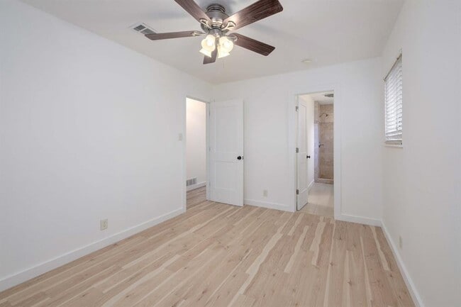 Building Photo - 8525 Maine Dr