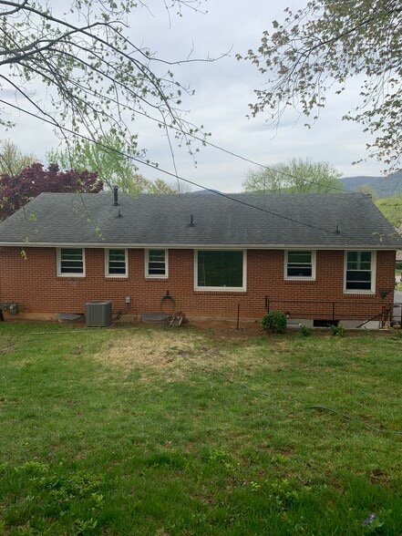 Building Photo - 507 Moran Ave