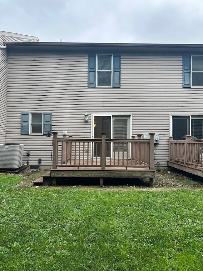 Building Photo - 878 Poplar St