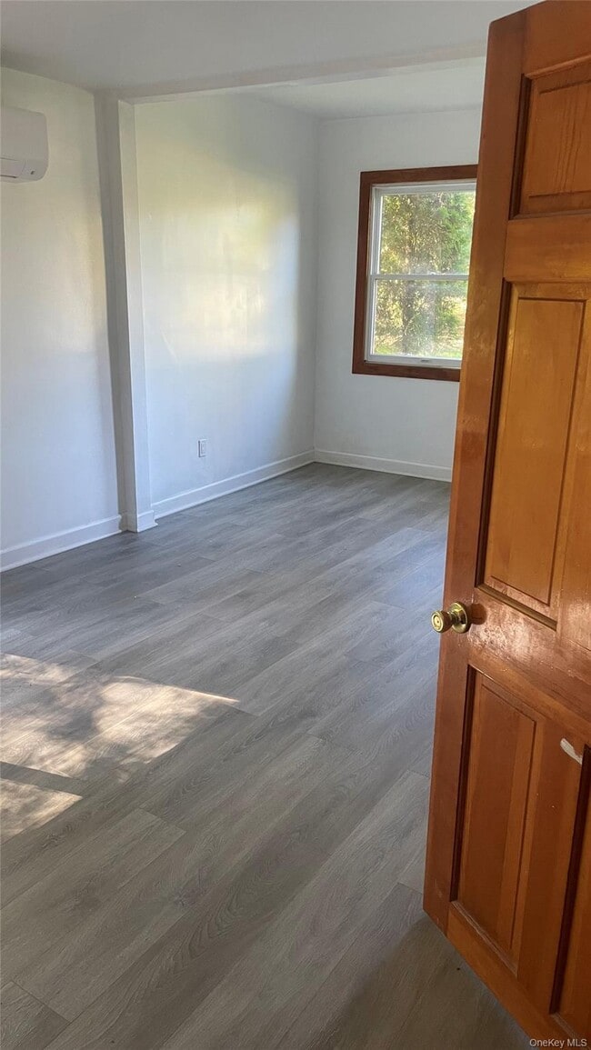 Building Photo - 370 Park Hill Rd