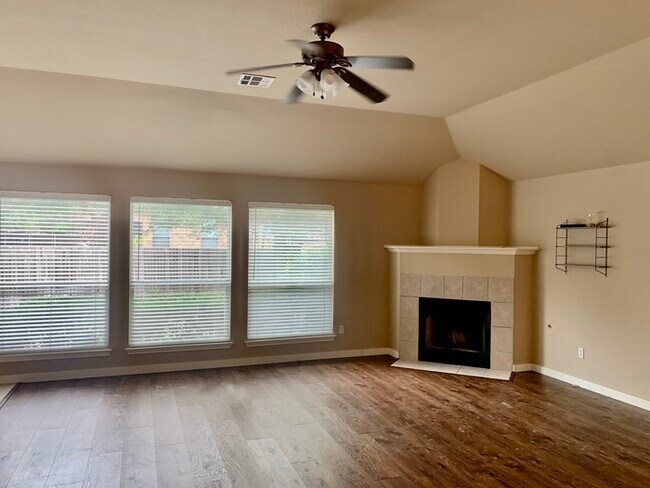 Building Photo - New Wood Floors!
