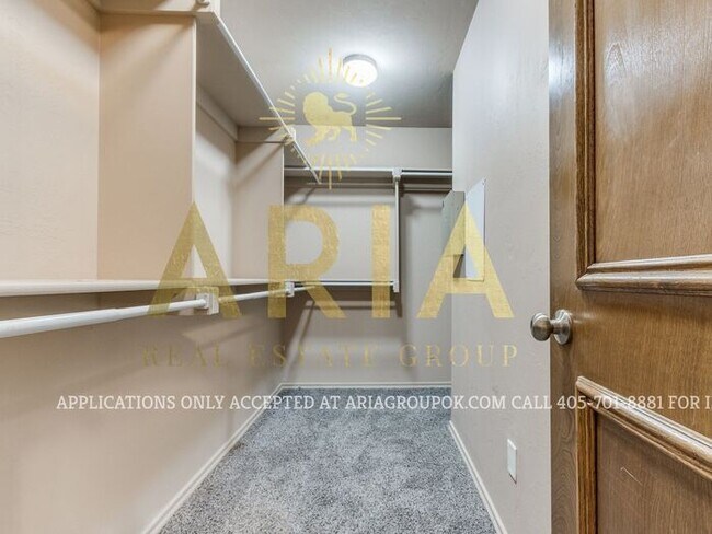 Building Photo - BEAUTIFUL 3 BED/2 BATH HOME IN ROYAL OAKS!...