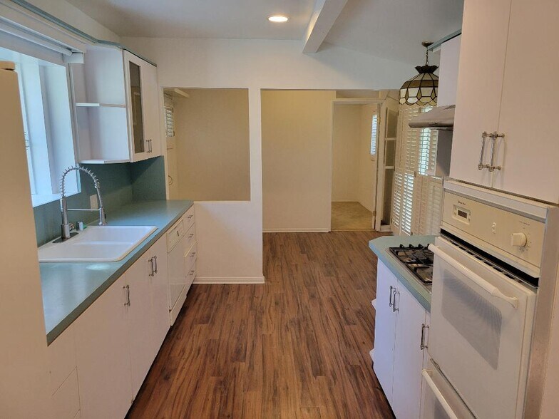 Building Photo - 20412 Londelius St
