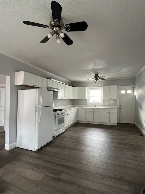 Kitchen - 635 Broadway St