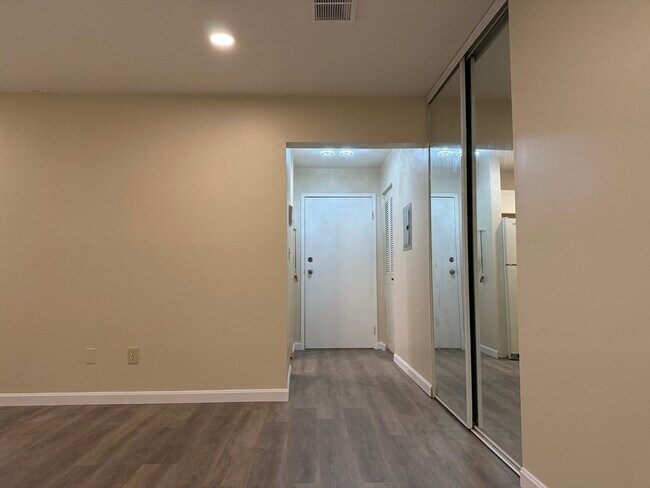Building Photo - 52 Shrewsbury Green Dr