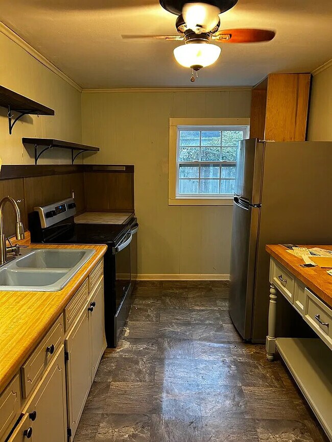 Building Photo - 2 Bedroom 2 Bathroom