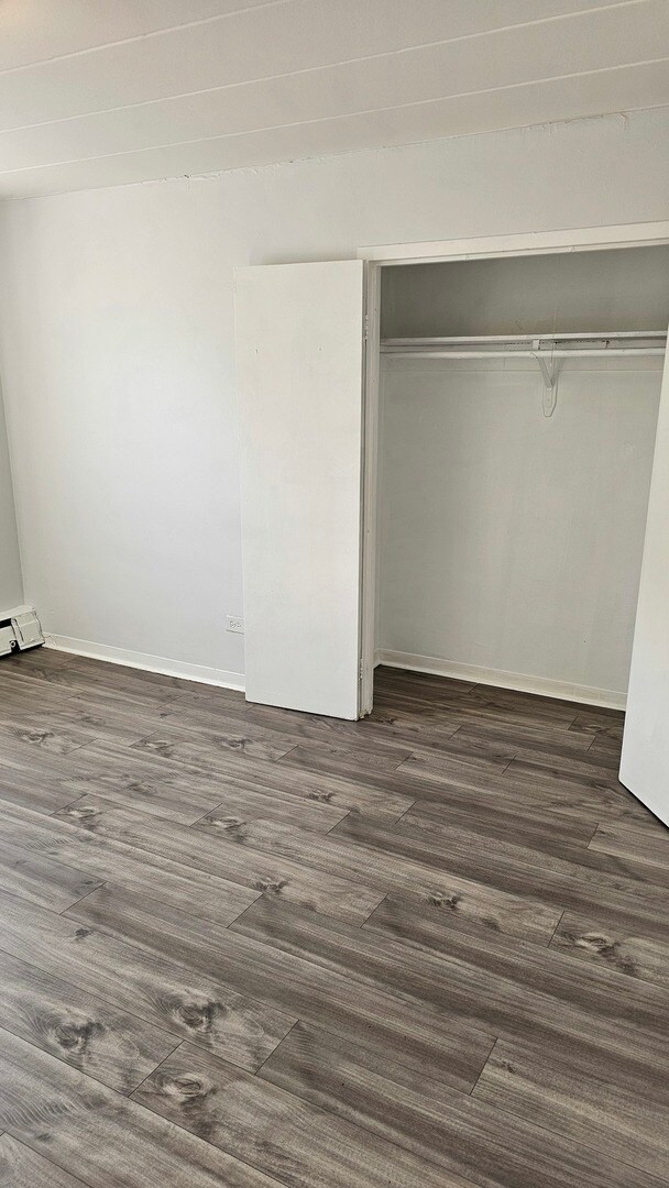 Building Photo - 2025 W Granville Ave