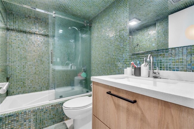 Building Photo - 1925 Brickell Ave