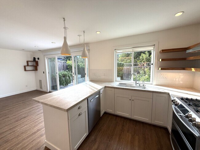 Building Photo - STUNNING THREE BEDROOM PLUS OFFICE MARINER GREEN CONDO WITH GREAT OUTDOOR SPACE