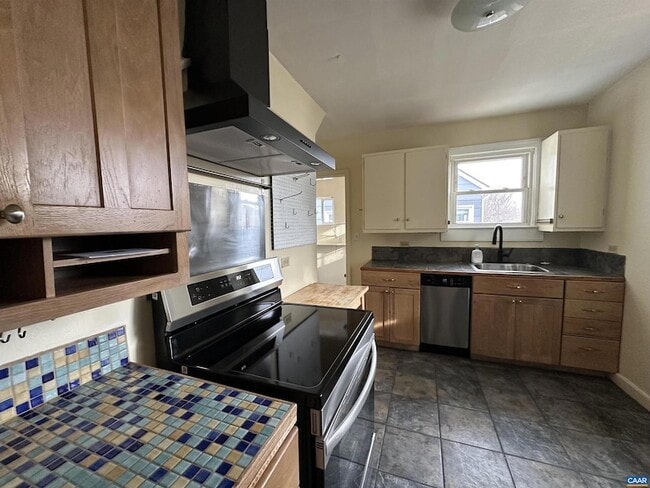 Building Photo - 1321 Willow Dr