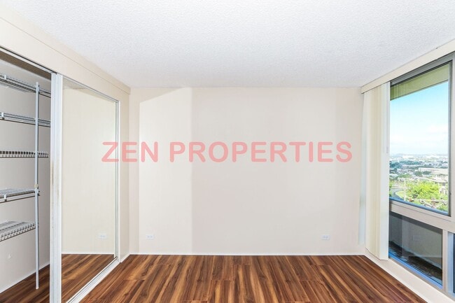 Building Photo - 2 bedroom, 1 bath unit with 1 parking stal...