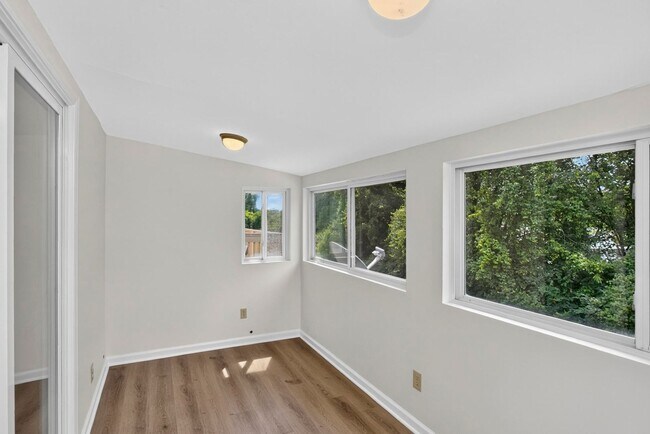 Building Photo - 137 Pepper Ridge Cir
