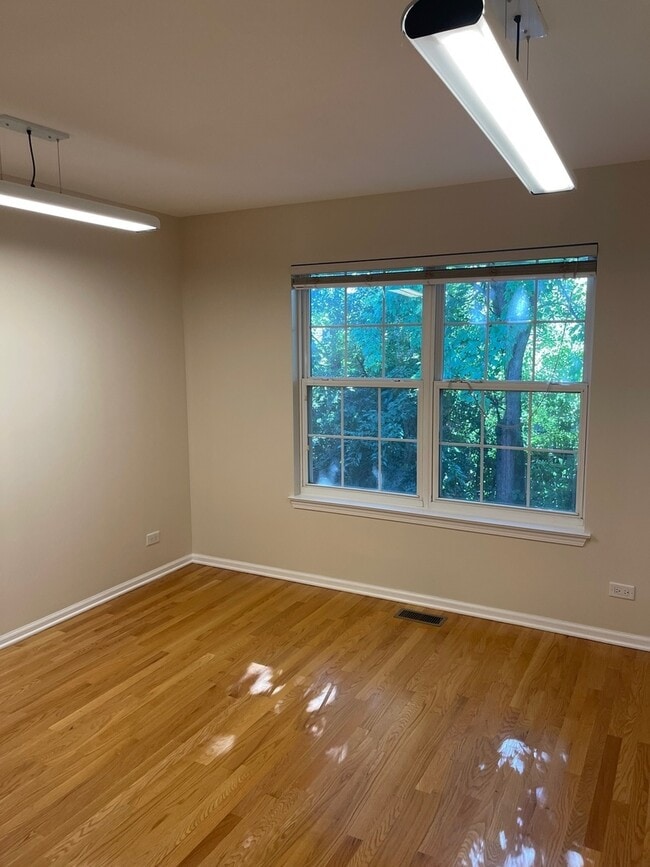 Building Photo - 1220 S Christine Ct