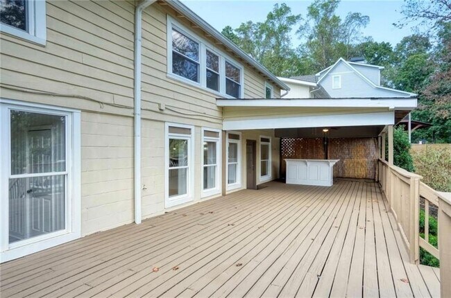 Building Photo - 6163 Lake Lanier Heights Rd