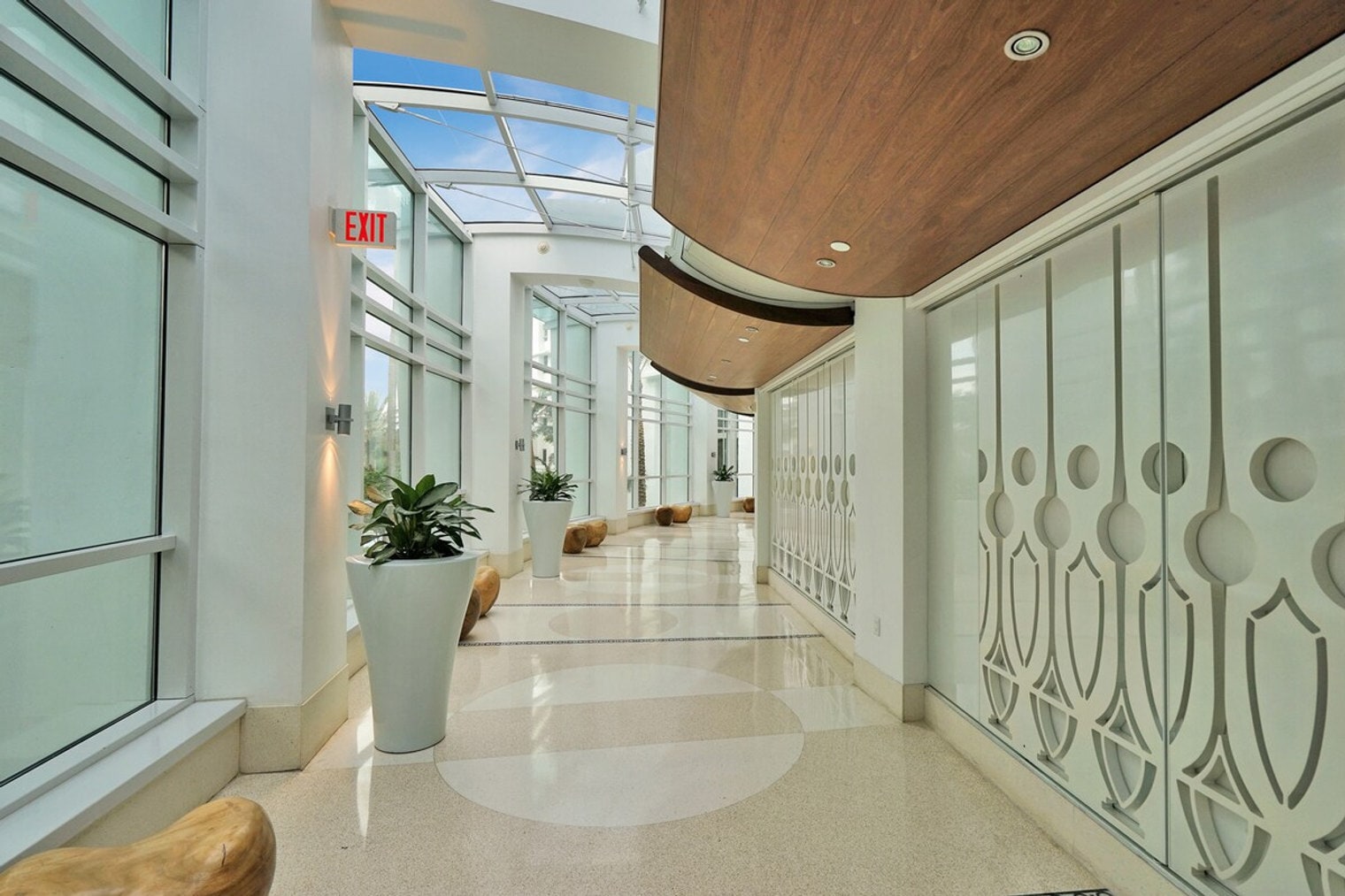 Building Photo - 4441 Collins Ave