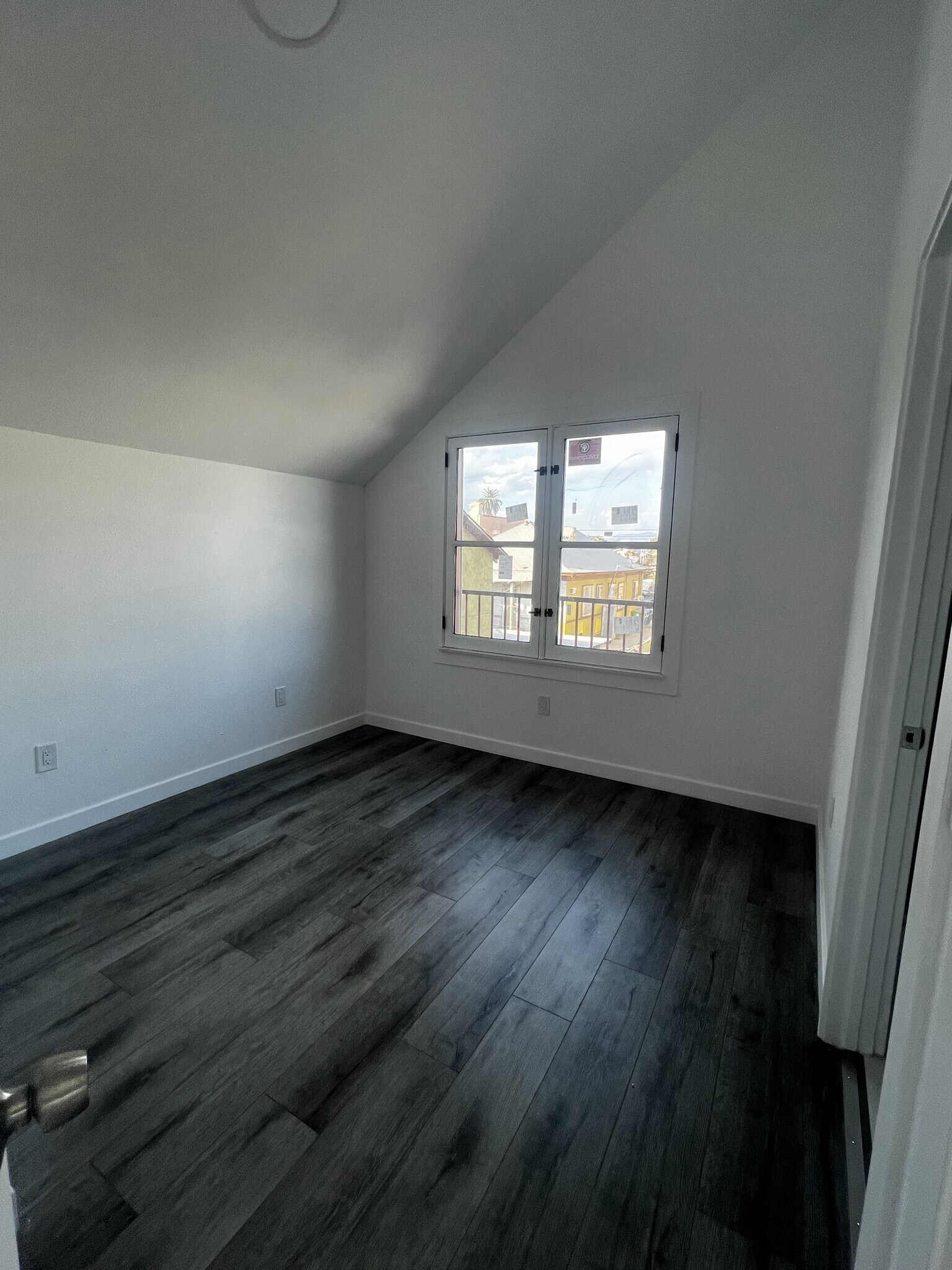 Building Photo - 1511 W 28th St