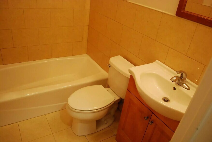 Bathroom - 827 Reed St