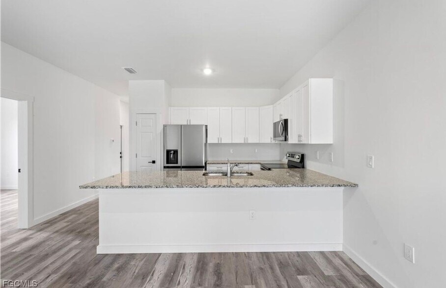 Building Photo - 1025 Meadow Rd