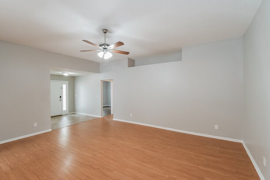 Building Photo - 11090 Stanley Steamer Ln